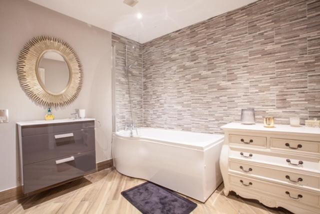 Stylish 2 Bedroom Apartment In Park Circus, West End Γλασκώβη Εξωτερικό φωτογραφία